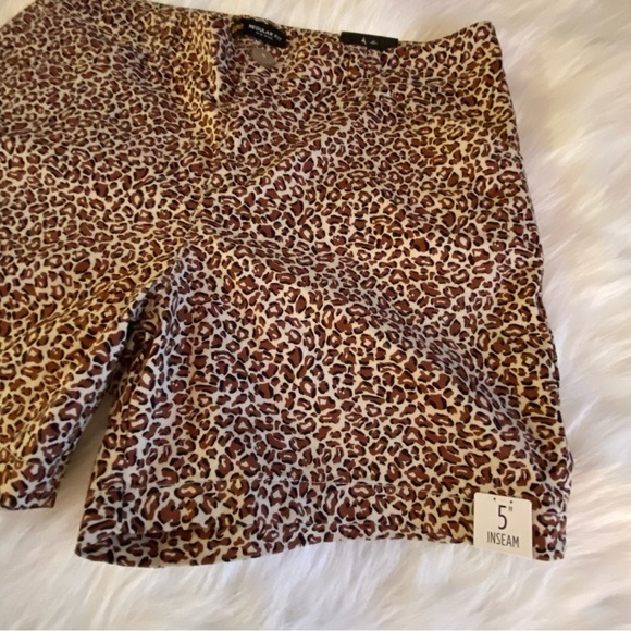 Lee Women's Leopard Print Shorts Regular Fit Mid Rise‎ Size 12 Pockets New - Picture 2 of 11